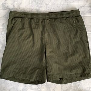 Men’s Army Green 7-inch Athletic Shorts with Zipper Pockets - size 34